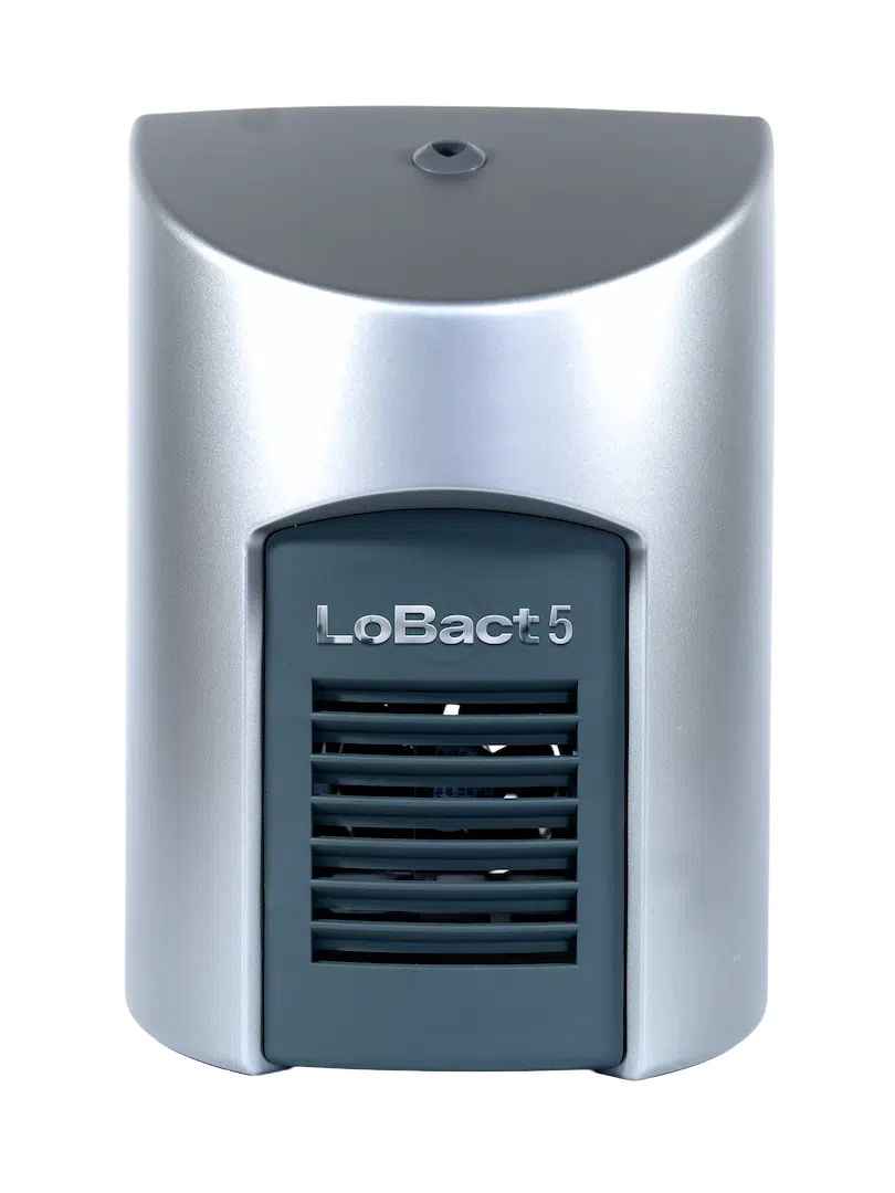 Lo5_front_logotype_chrome